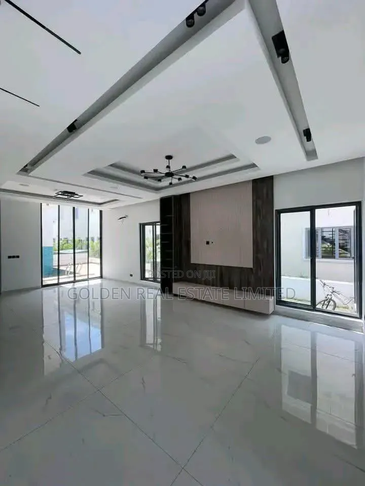 5bdrm Duplex in Agungi for sale in Agungi