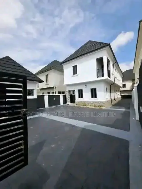 4bdrm Duplex in Apo Resettlement for sale in Apo Resettlement