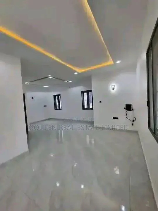 4bdrm Duplex in Apo Resettlement for sale in Apo Resettlement