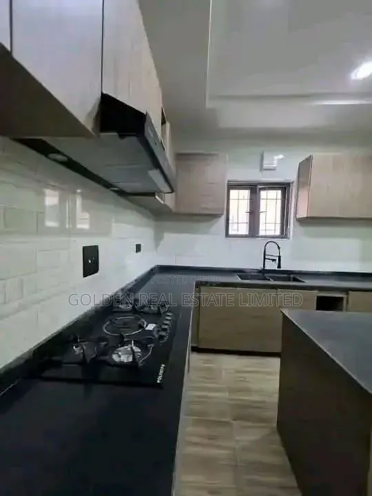 4bdrm Duplex in Apo Resettlement for sale in Apo Resettlement