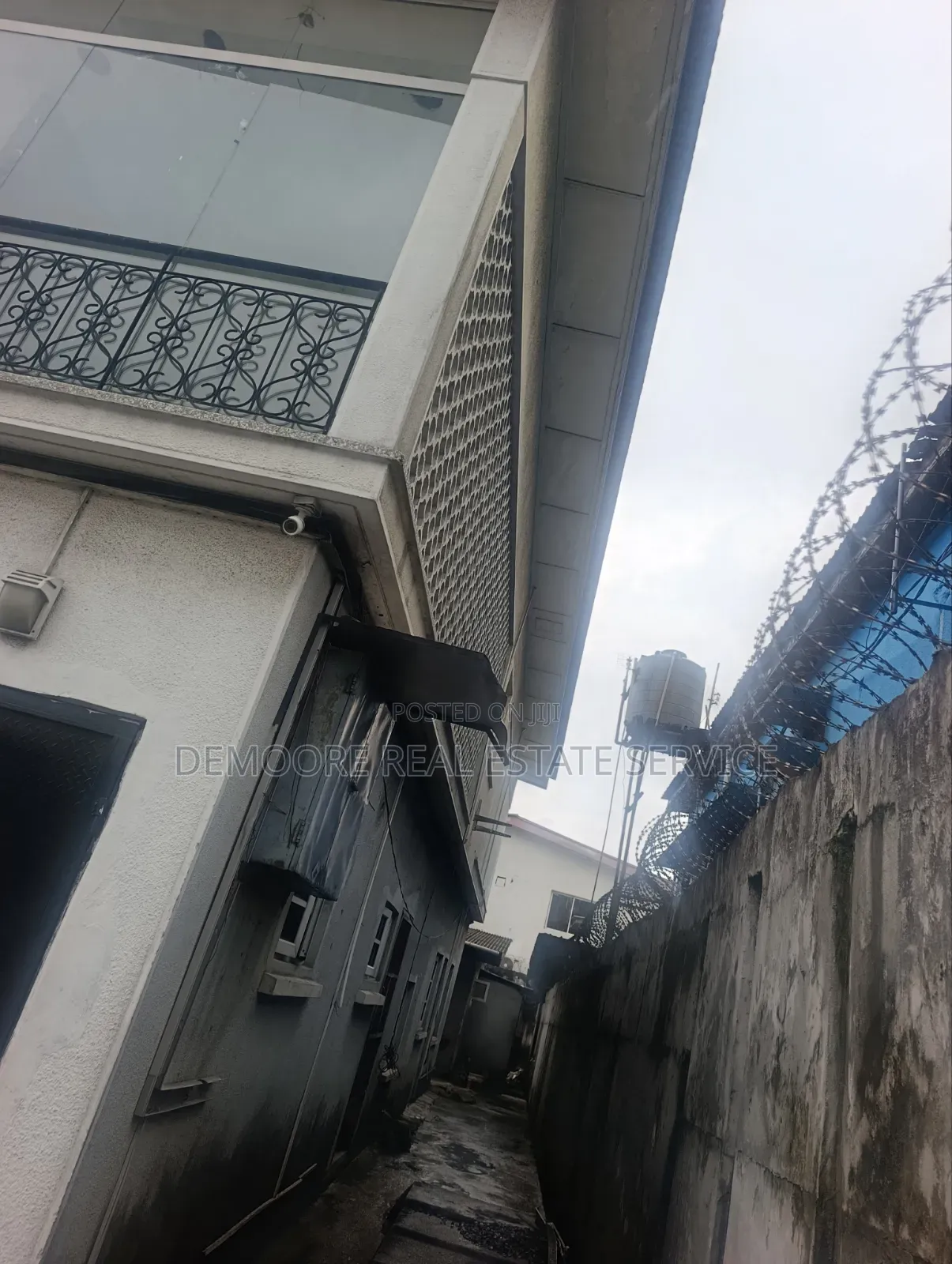 10bdrm Apartment in Awolowo Road, Falomo for sale in Falomo