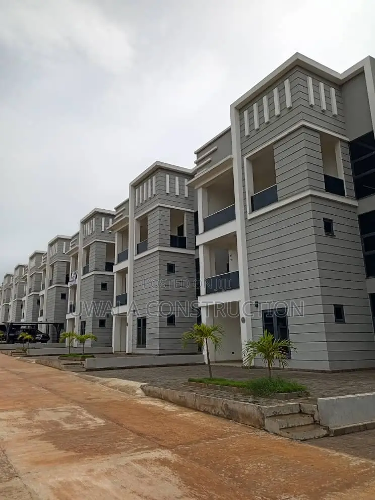 5bdrm Duplex in Kado for sale in Kado