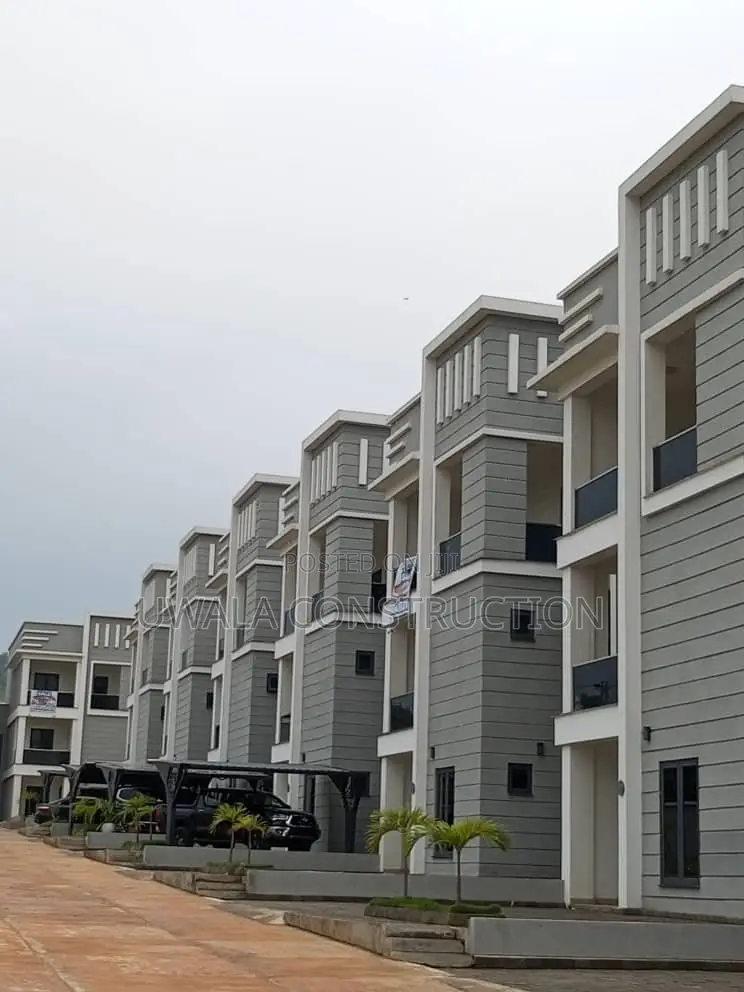 5bdrm Duplex in Kado for sale in Kado