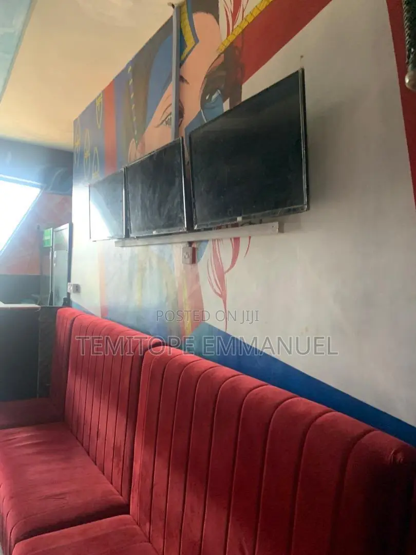 Founctioning Bar, Club and Lounge in Alakuko