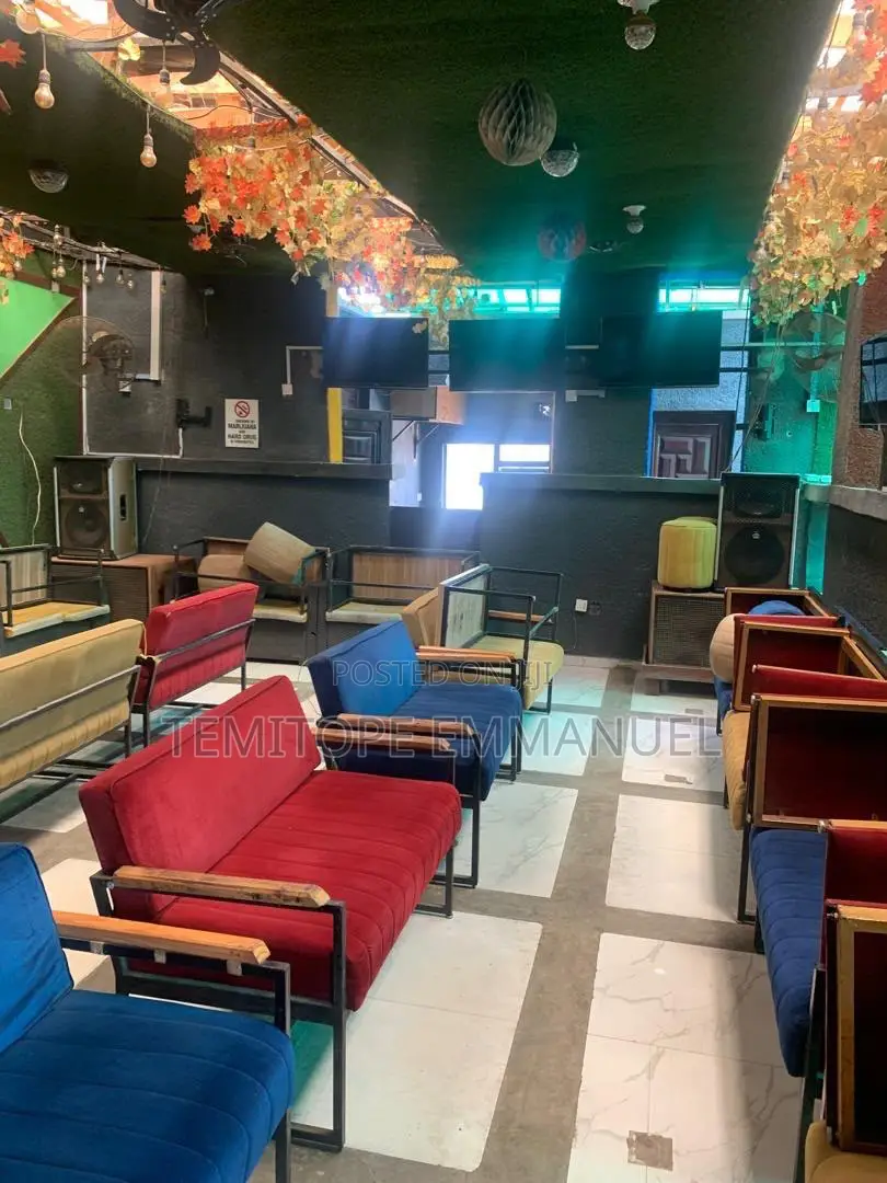 Founctioning Bar, Club and Lounge in Alakuko