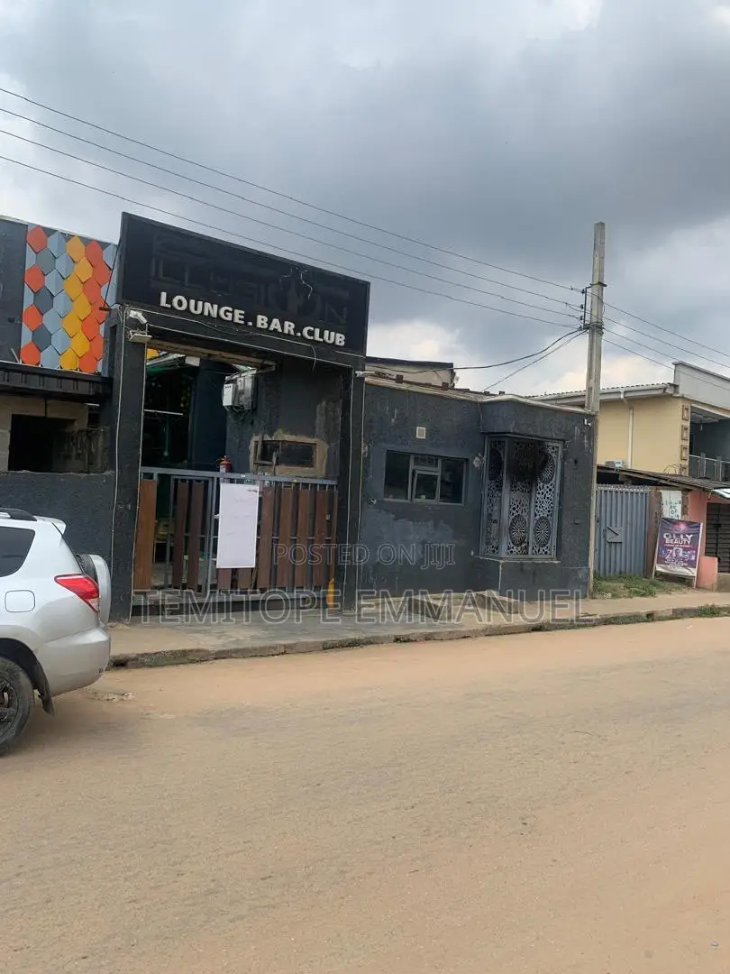 Founctioning Bar, Club and Lounge in Alakuko