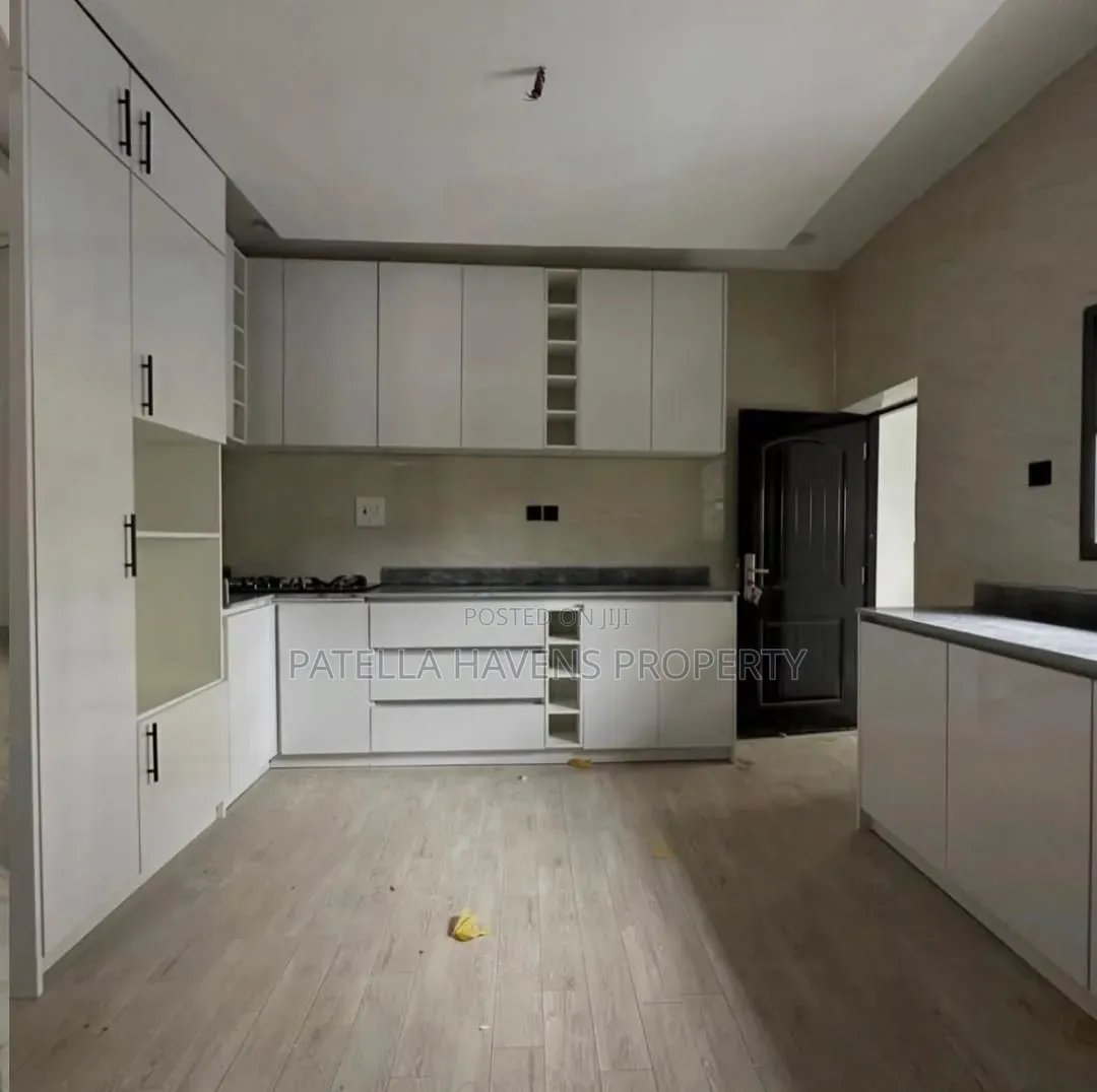 4bdrm Duplex in Apo Resettlement for sale in Apo Resettlement