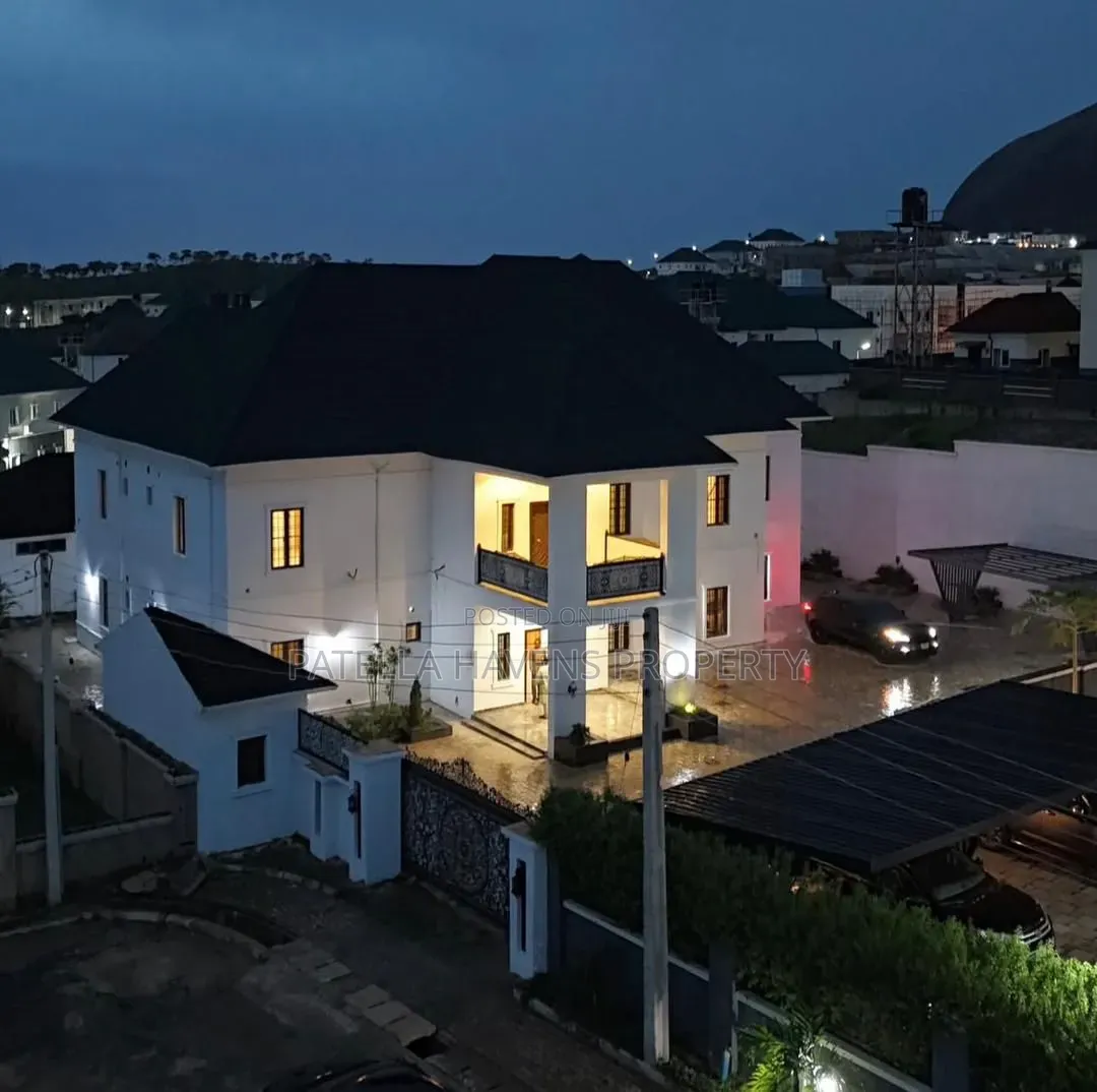 7bdrm Mansion in Admiralty Estate, Asokoro for sale in Asokoro