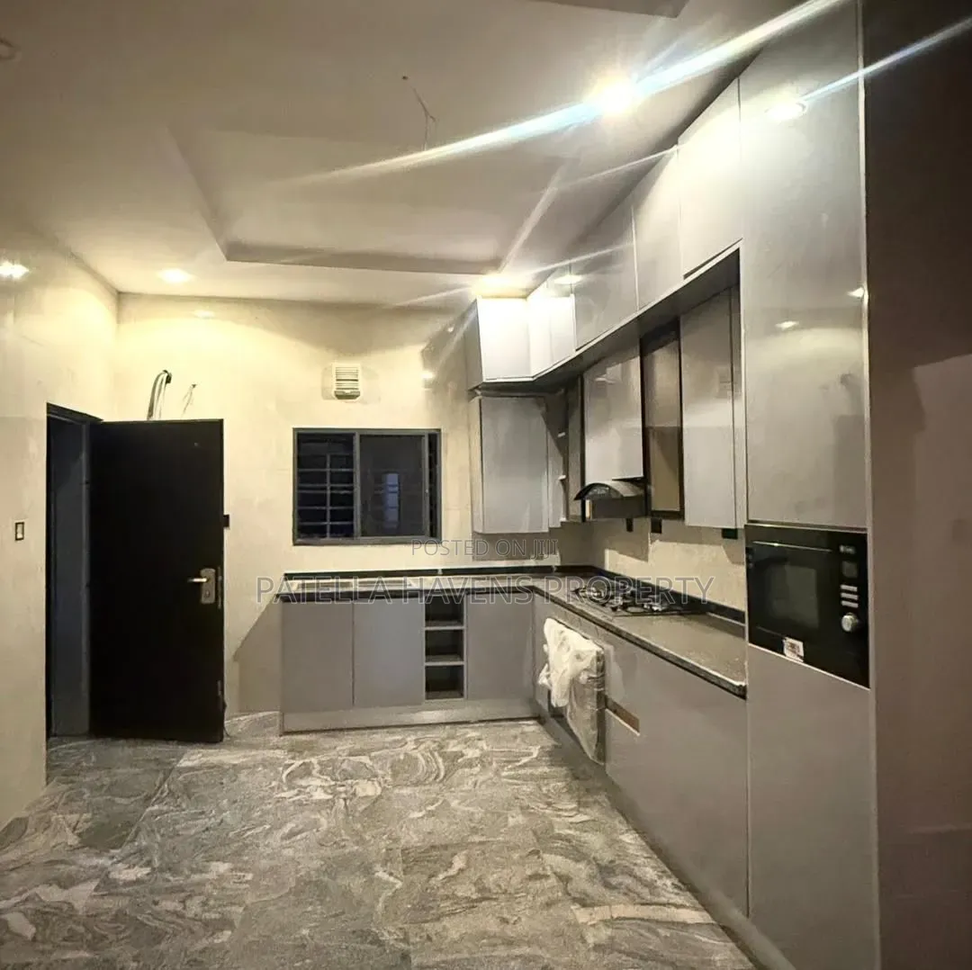 7bdrm Mansion in Admiralty Estate, Asokoro for sale in Asokoro