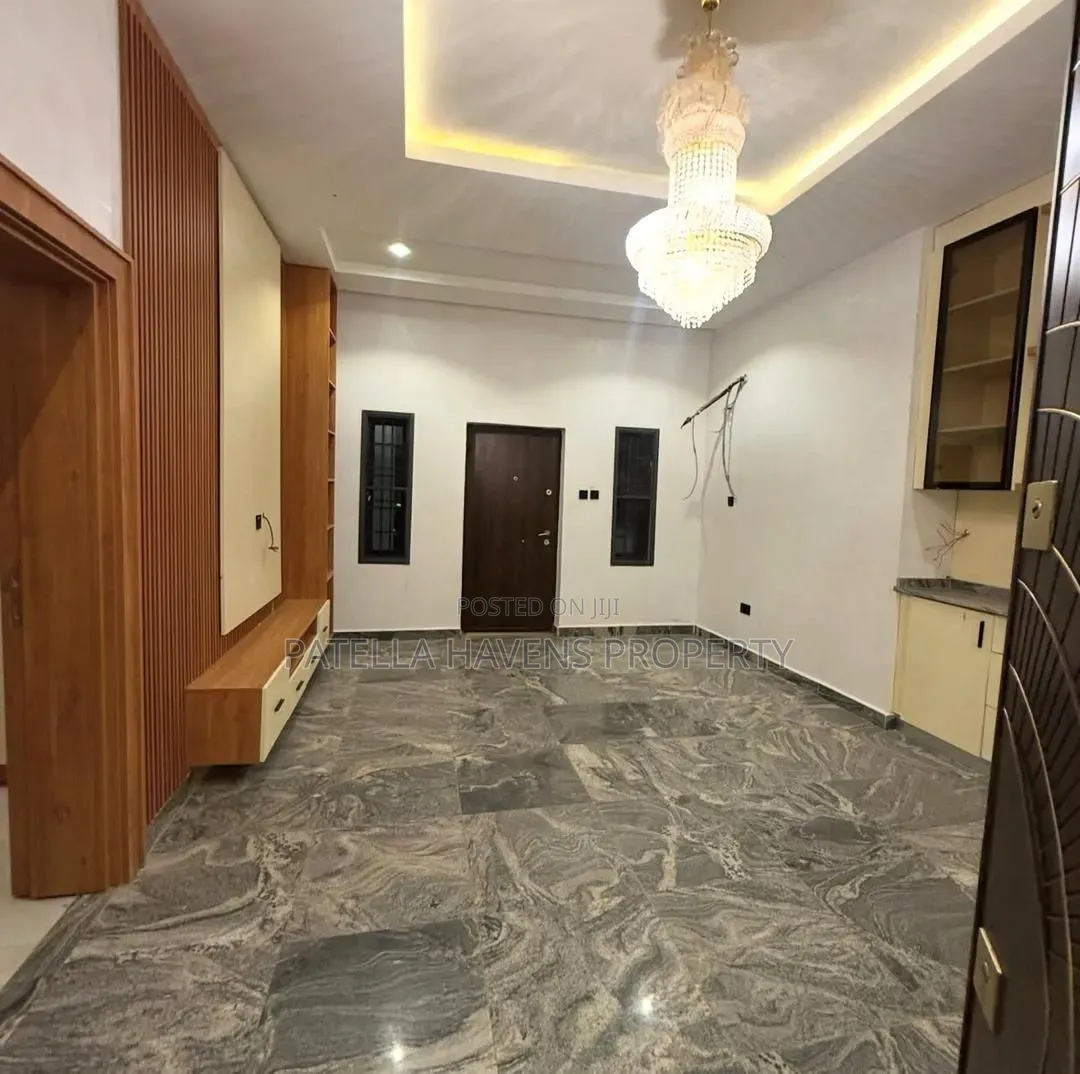 7bdrm Mansion in Admiralty Estate, Asokoro for sale in Asokoro