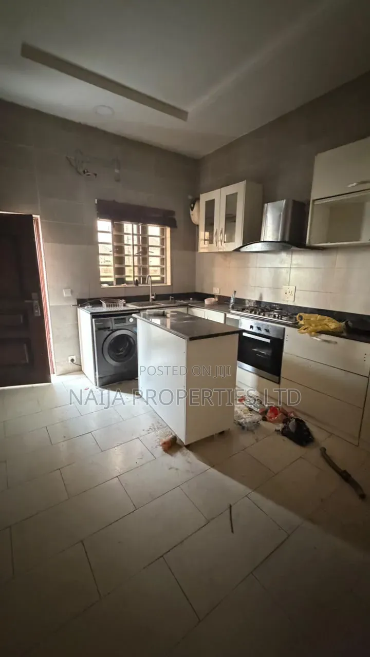 4bdrm Duplex in Ikota for rent in Ikota