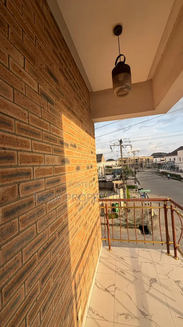 4bdrm Duplex in Ikota for rent in Ikota
