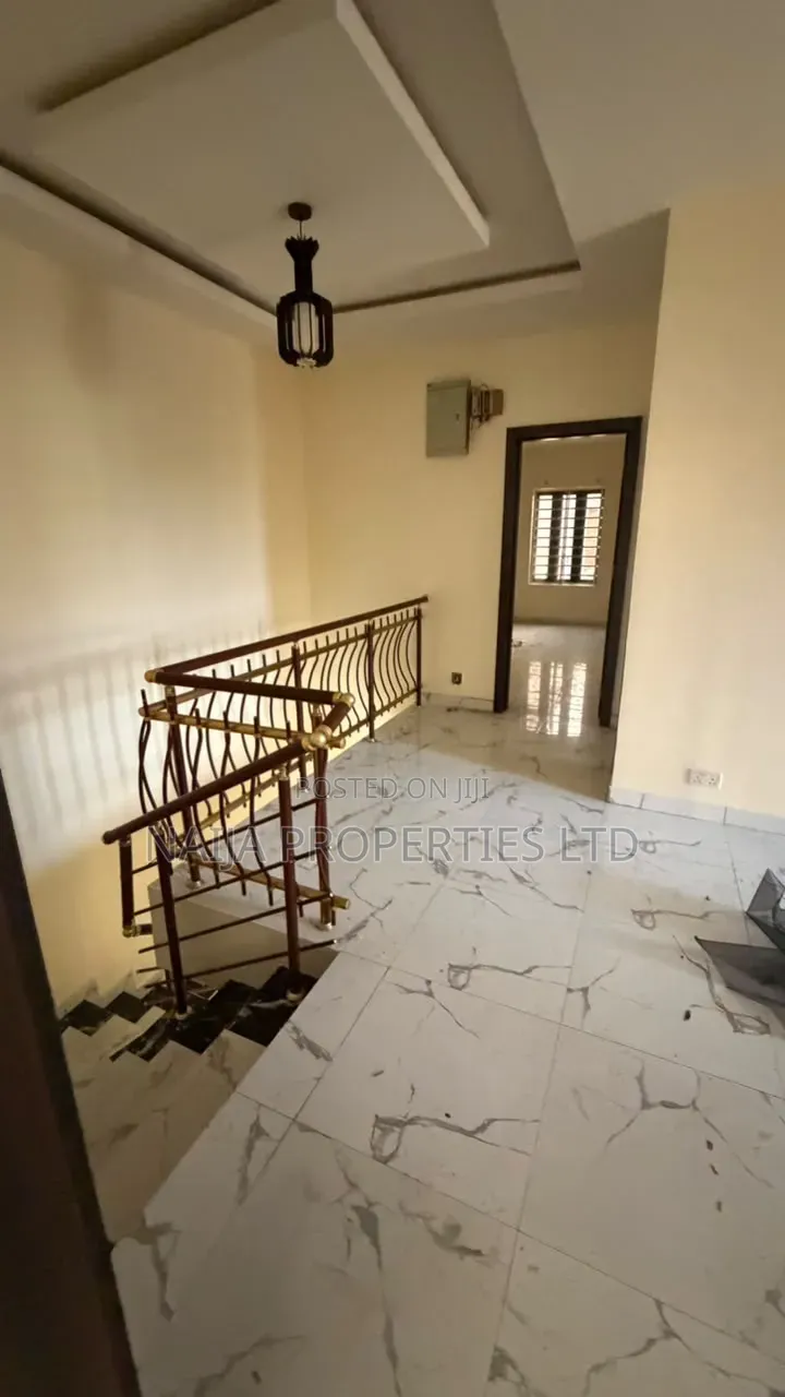 4bdrm Duplex in Ikota for rent in Ikota