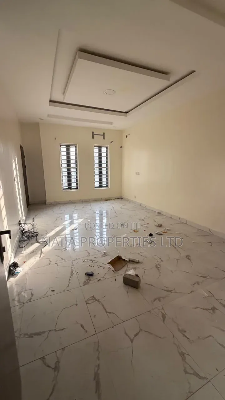 4bdrm Duplex in Ikota for rent in Ikota
