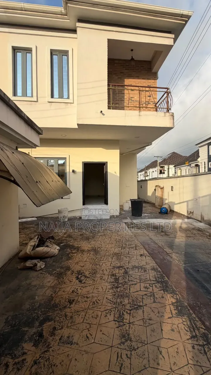 4bdrm Duplex in Ikota for rent in Ikota