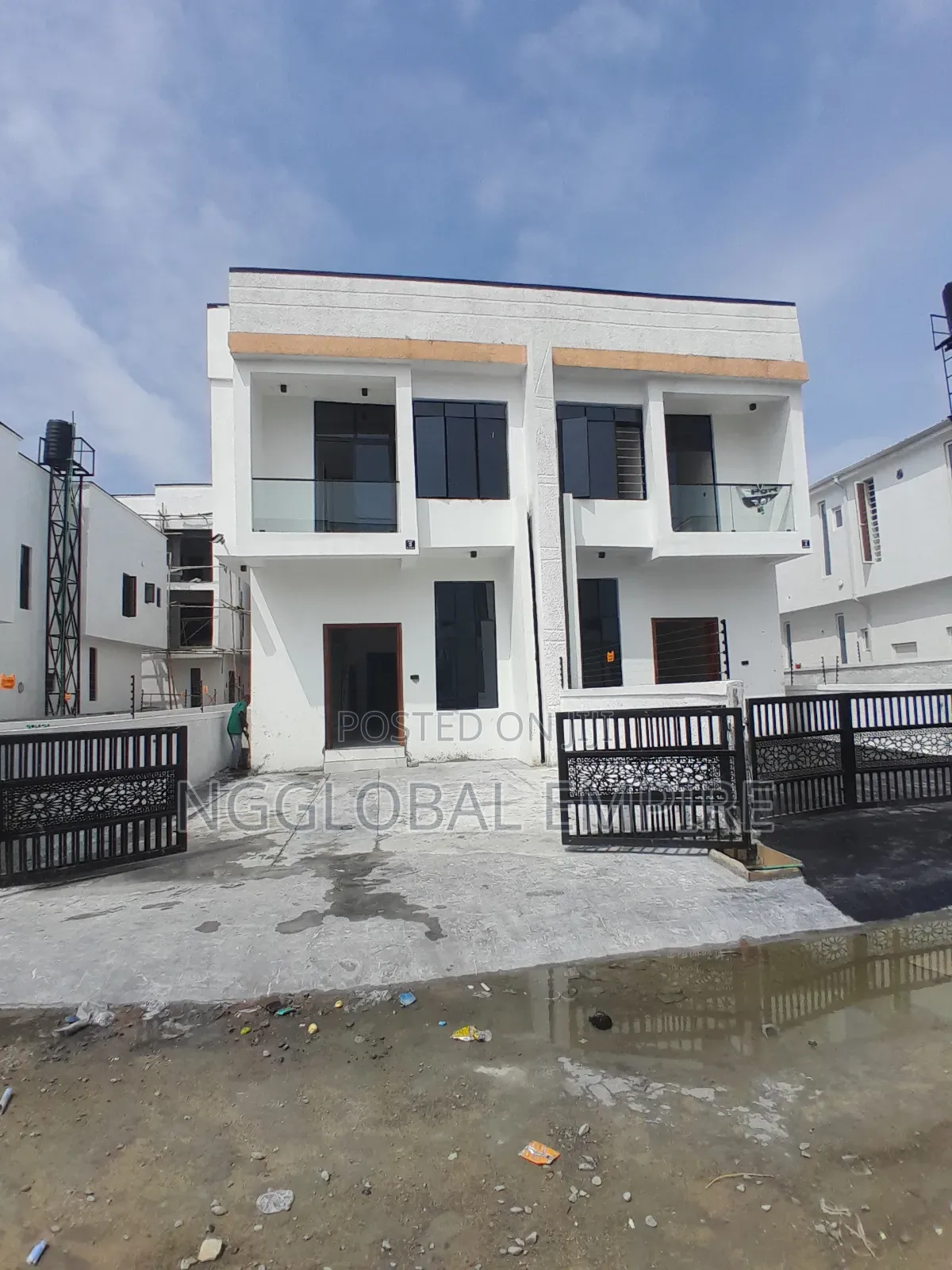 4bdrm Duplex in Ikota G. R .A for sale in Ikota