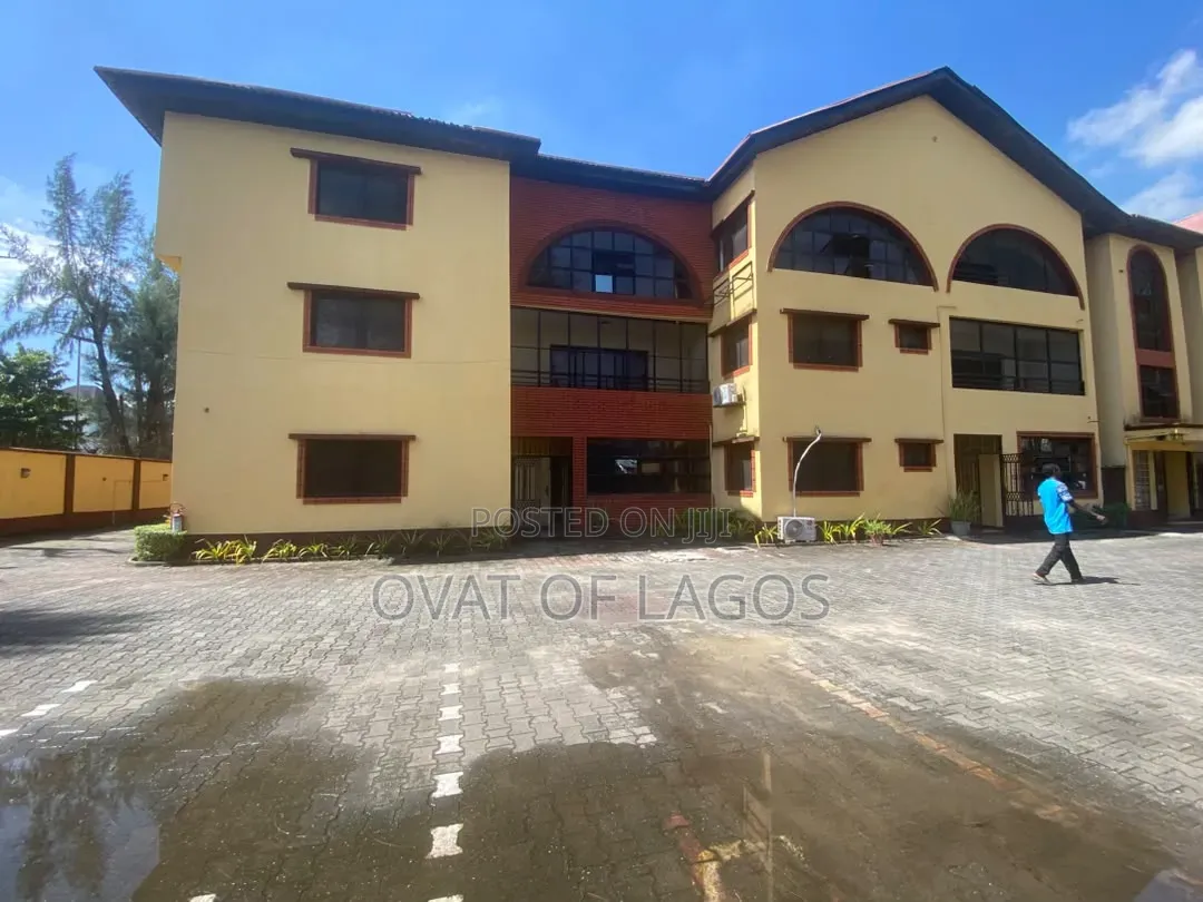 3bdrm Apartment in Lekki Phase 1 for rent in Lekki Phase 1