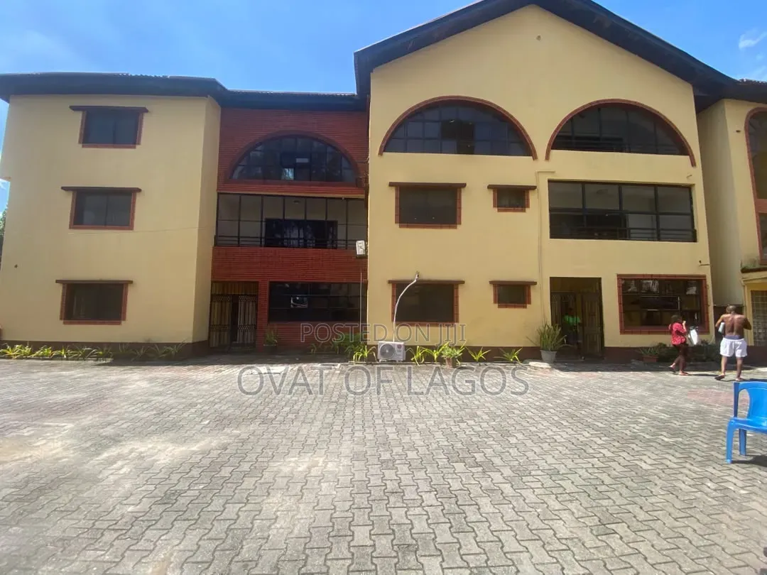 4bdrm Apartment in Lekki Phase 1 for rent in Lekki Phase 1