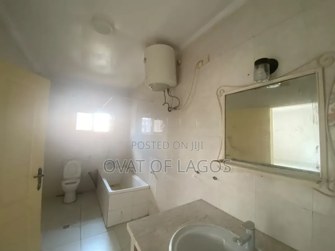 4bdrm Apartment in Lekki Phase 1 for rent in Lekki Phase 1