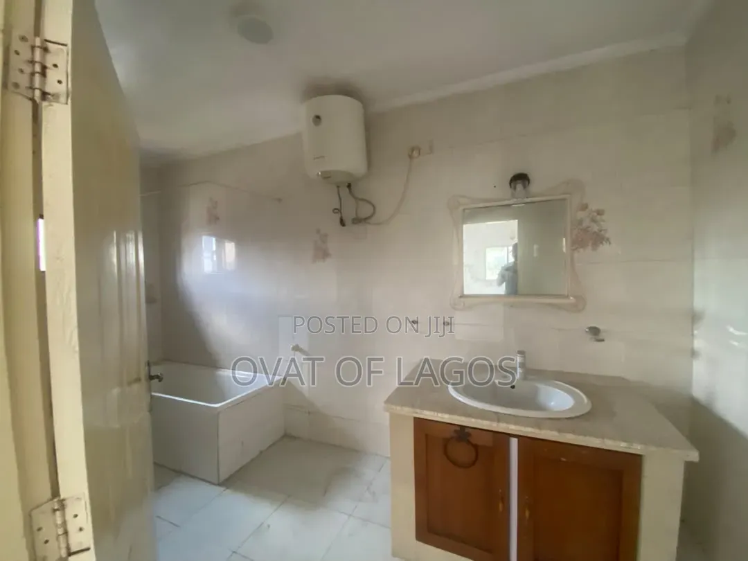 4bdrm Apartment in Lekki Phase 1 for rent in Lekki Phase 1