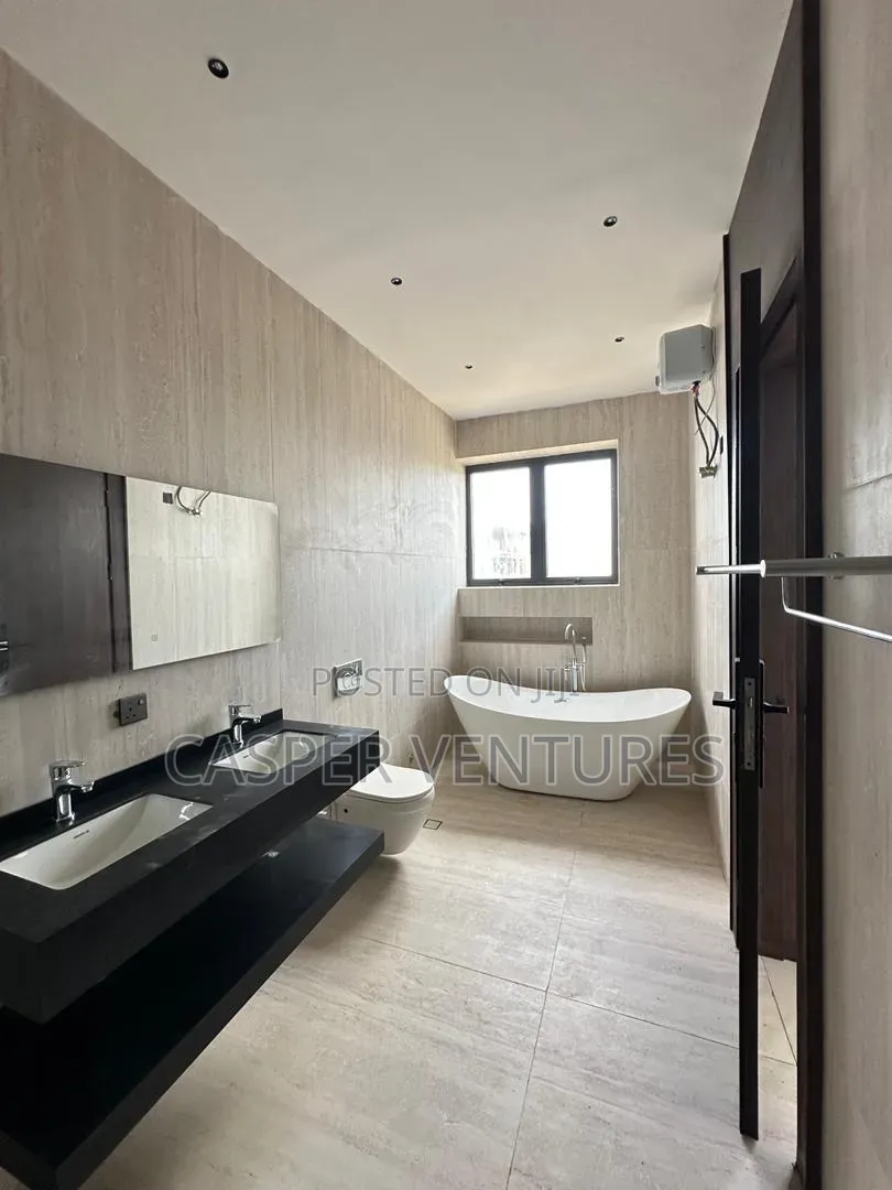 6bdrm Duplex in Admiralty, Lekki Phase 1 for sale in Lekki Phase 1