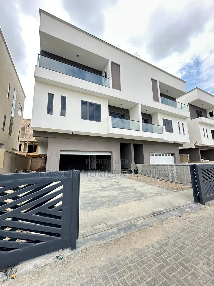 4bdrm Duplex in Lekki Phase 1 for sale in Lekki Phase 1
