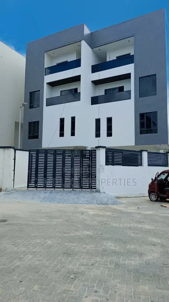 4bdrm Duplex in Rogers Court, Banana Island for sale in Banana Island