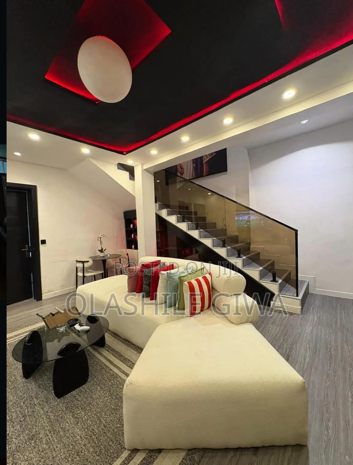 2bedroom With Redroom in Ikate