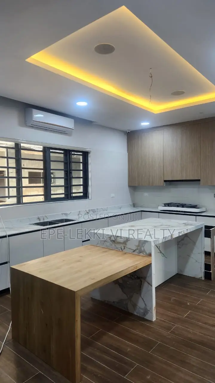 5bdrm Duplex in Royal Gardens, Ajah for sale in Ajah