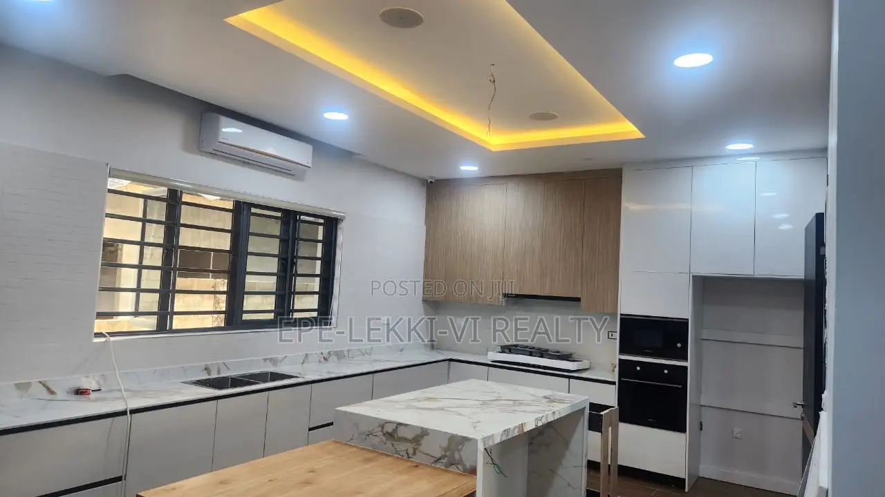 5bdrm Duplex in Royal Gardens, Ajah for sale in Ajah