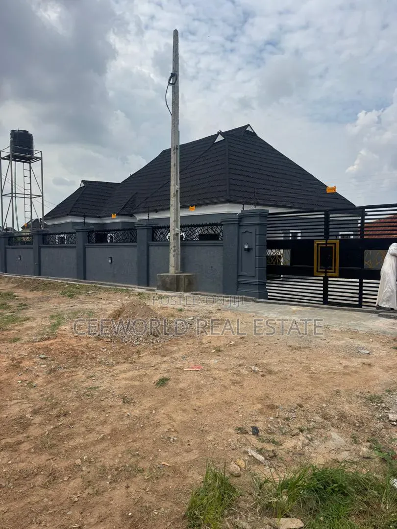 3bdrm Bungalow in Premier Estate Elebu, Akala Express for rent in Akala Express
