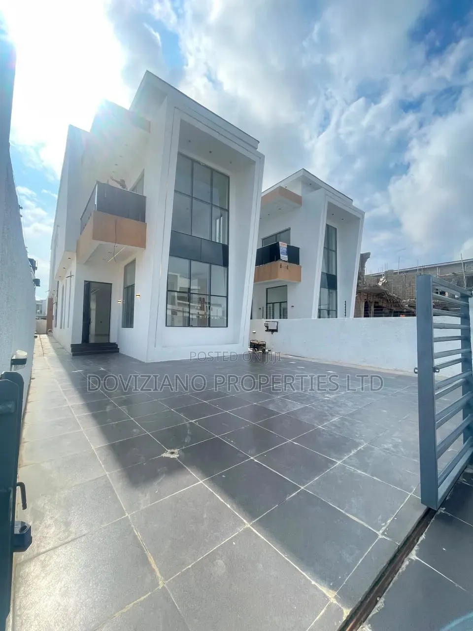 5bdrm Duplex in Off Lekki-Epe Expressway for sale in Off Lekki-Epe Expressway