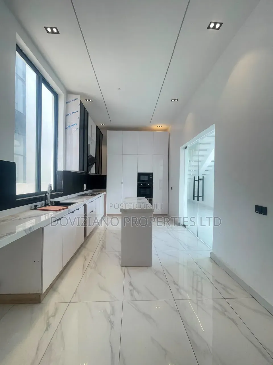 5bdrm Duplex in Off Lekki-Epe Expressway for sale in Off Lekki-Epe Expressway