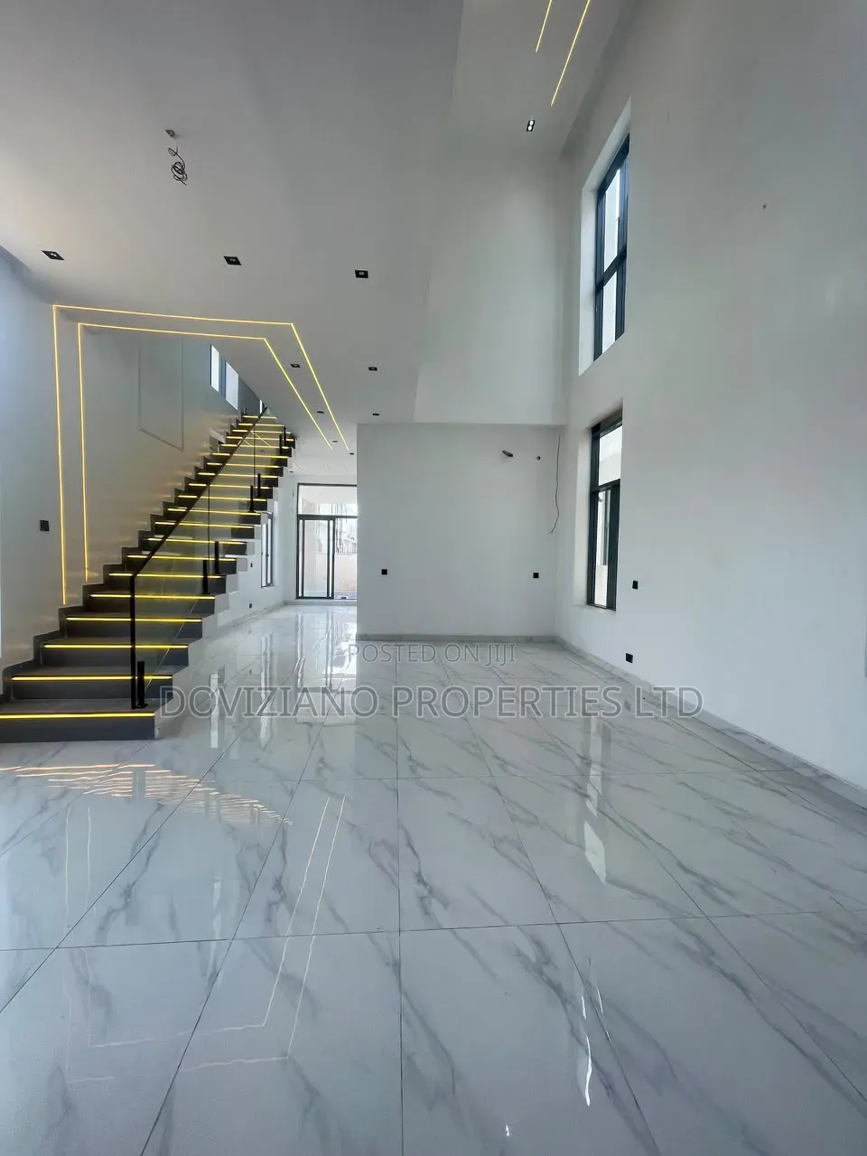 5bdrm Duplex in Off Lekki-Epe Expressway for sale in Off Lekki-Epe Expressway