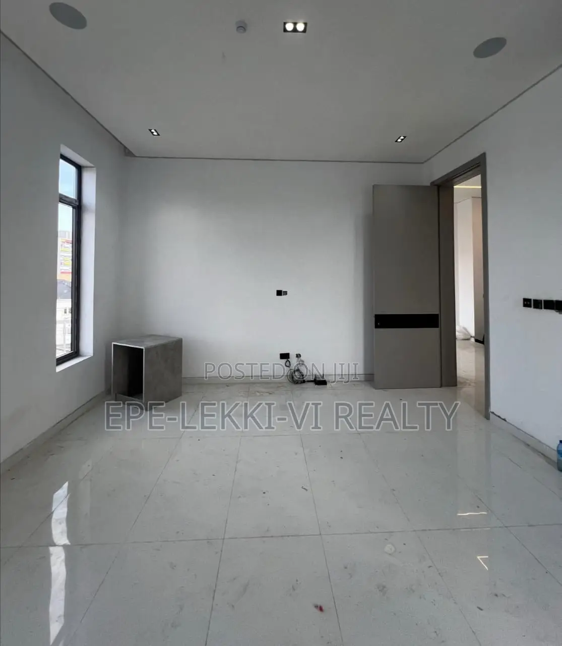 5bdrm Duplex in Lekki Phase 1 for sale in Lekki Phase 1