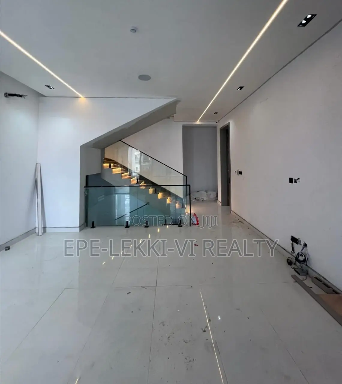 5bdrm Duplex in Lekki Phase 1 for sale in Lekki Phase 1