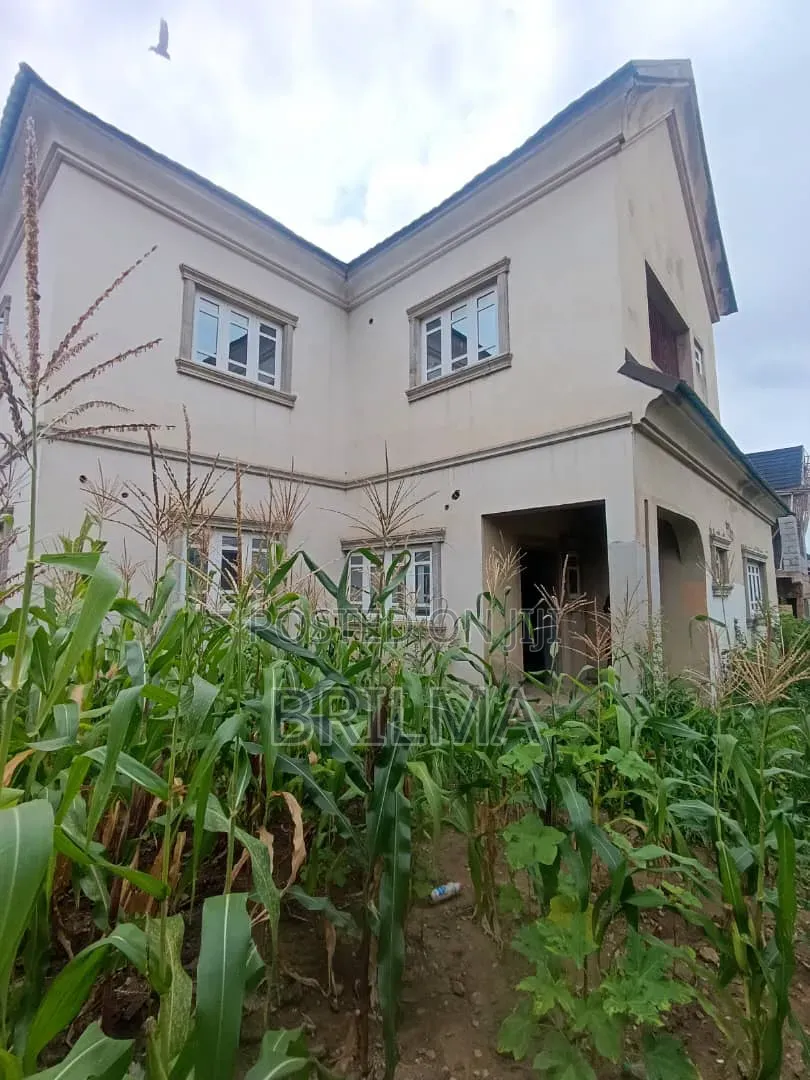 4bdrm Duplex in Sabon Lugbe for sale in Sabon Lugbe