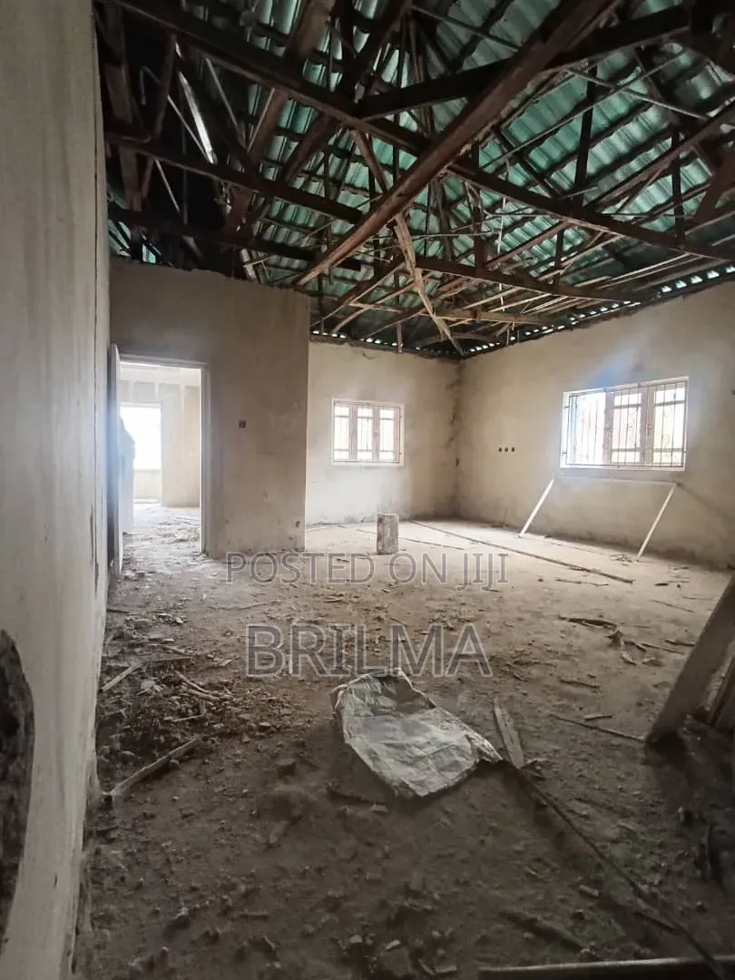 4bdrm Duplex in Sabon Lugbe for sale in Sabon Lugbe