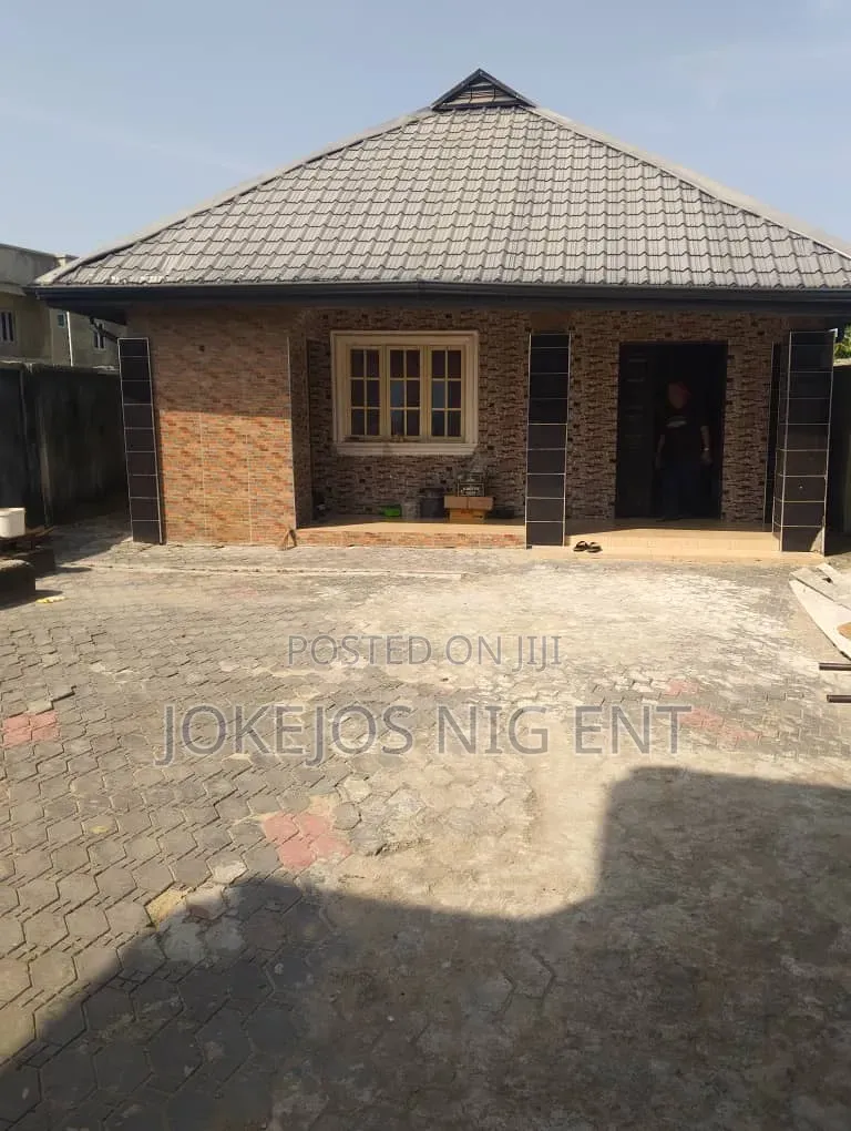 5bdrm Bungalow in Eleko Junction Ibeju for sale in Eleko