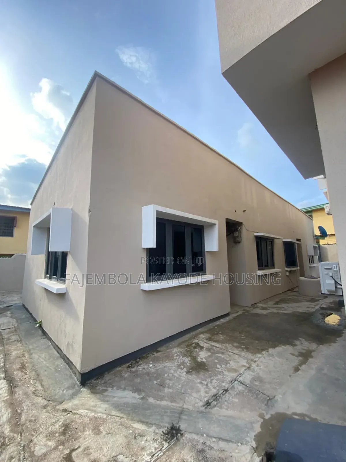 Furnished 4bdrm Block of Flats in Alafia Estate, Agbowo for sale in Agbowo