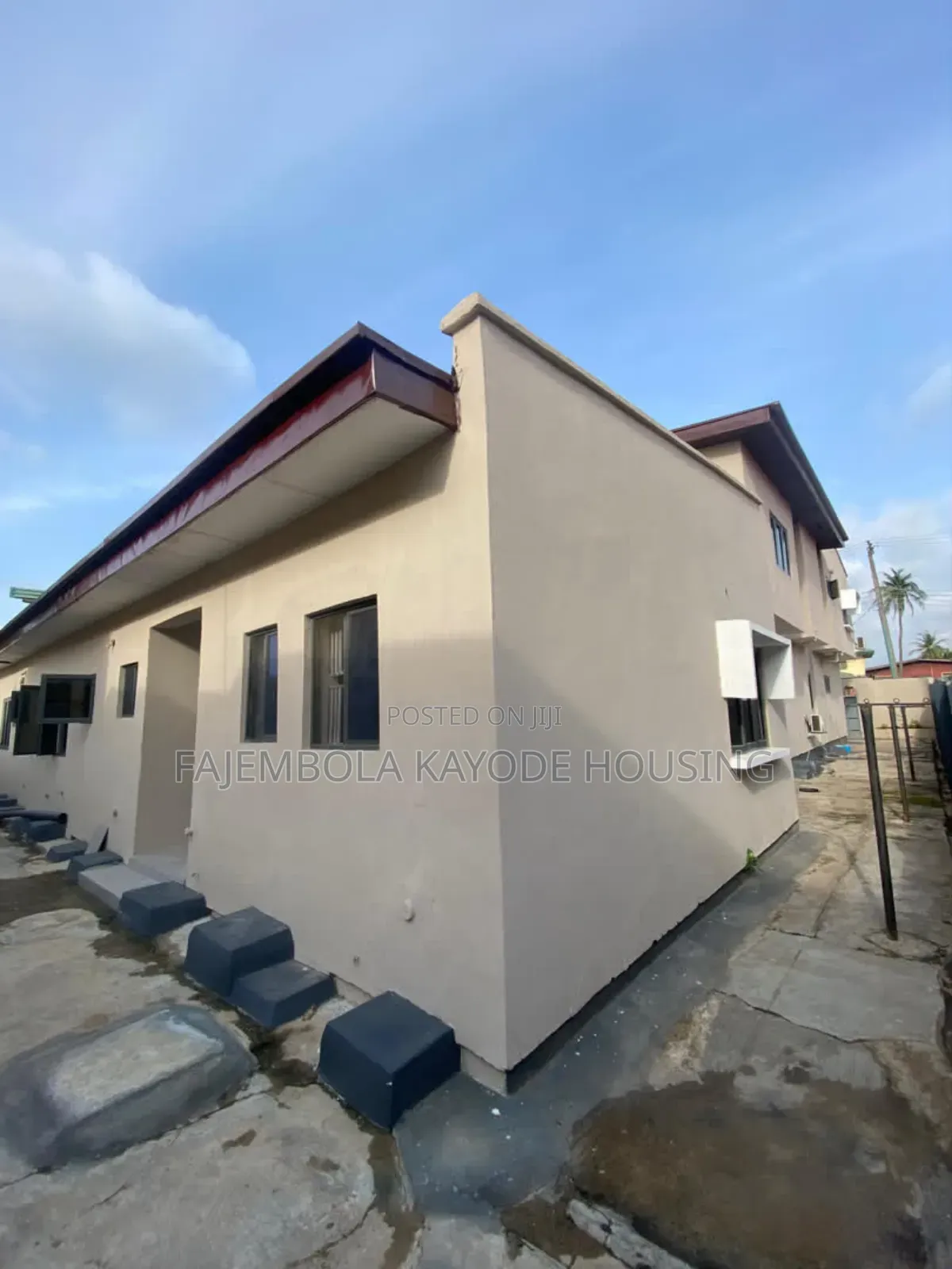 Furnished 4bdrm Block of Flats in Alafia Estate, Agbowo for sale in Agbowo