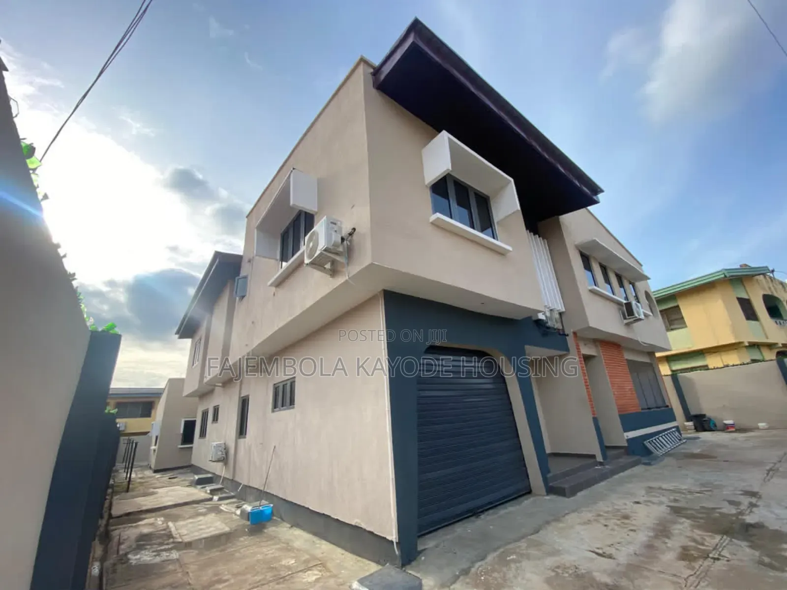 Furnished 4bdrm Block of Flats in Alafia Estate, Agbowo for sale in Agbowo