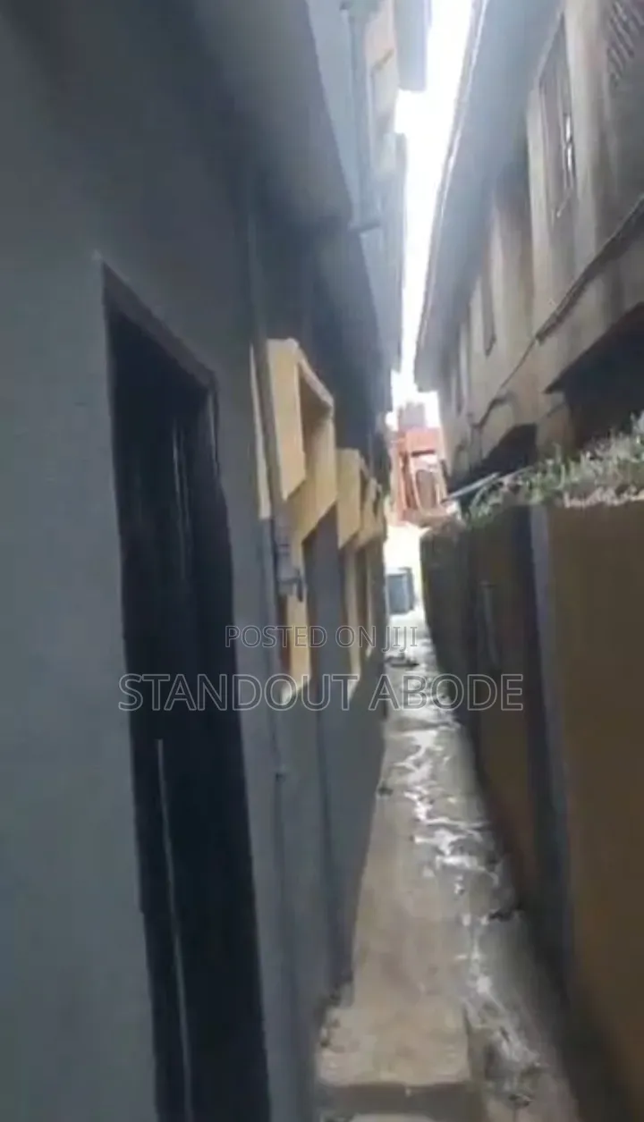 2bdrm Block of Flats in Good Location, Baruwa for sale in Baruwa