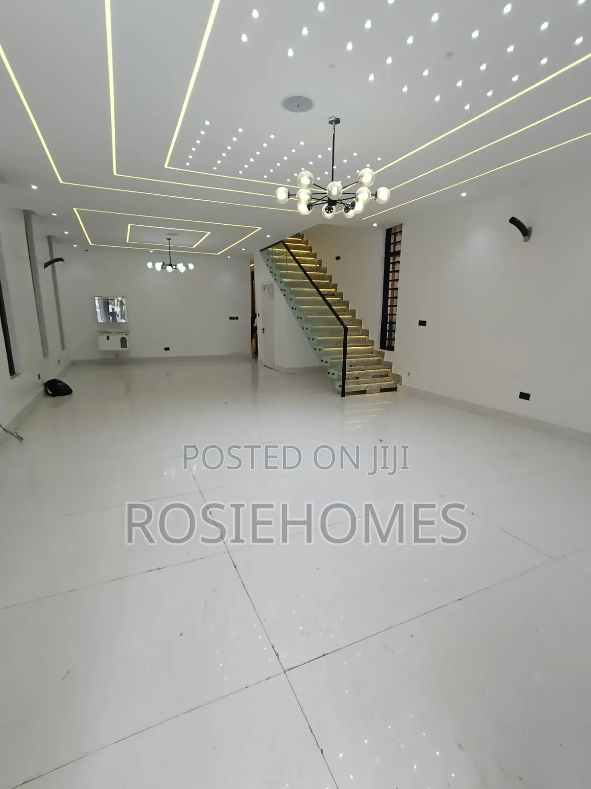 5bdrm Duplex in Ikota Gra for sale in Ikota