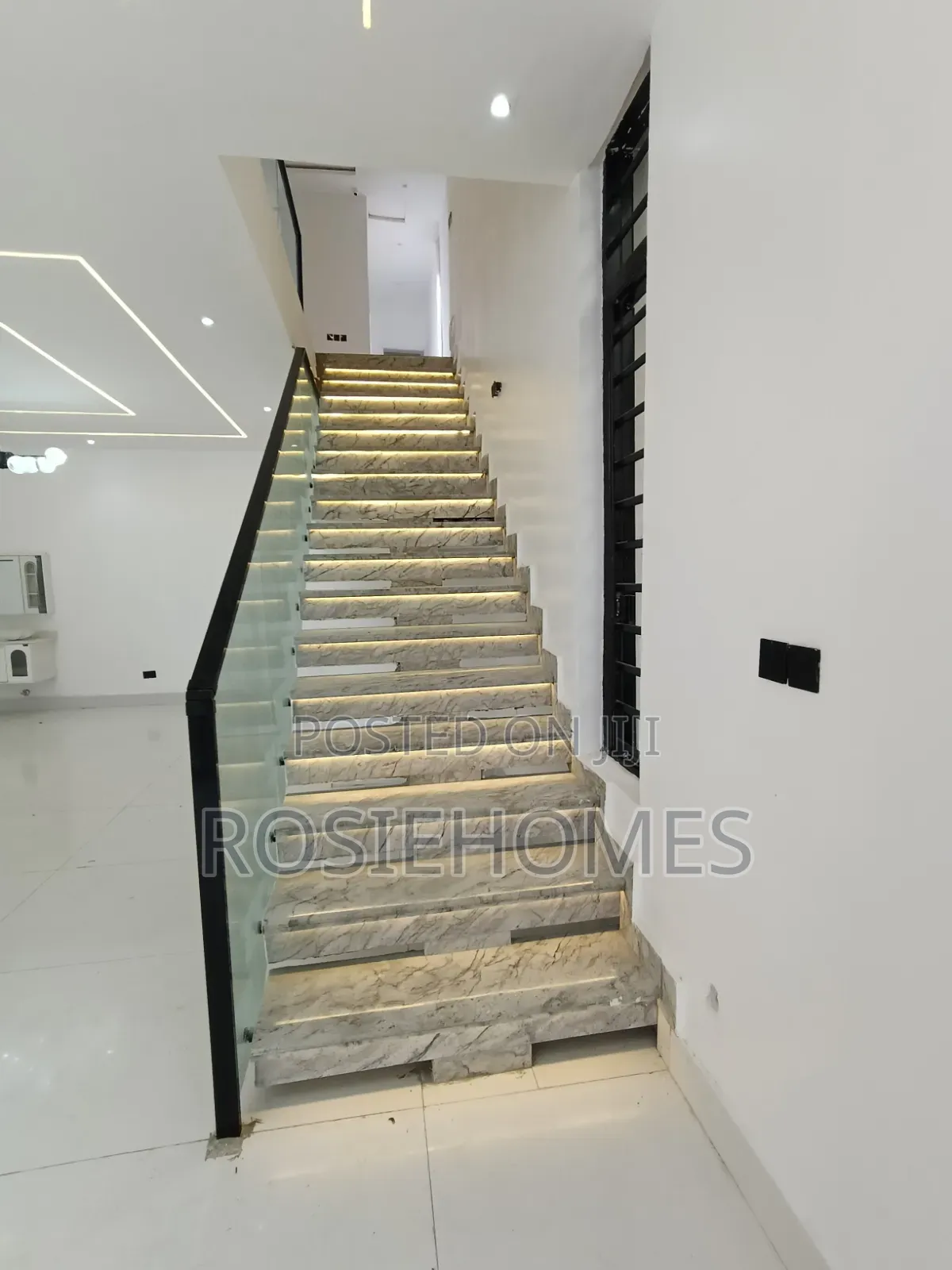 5bdrm Duplex in Ikota Gra for sale in Ikota