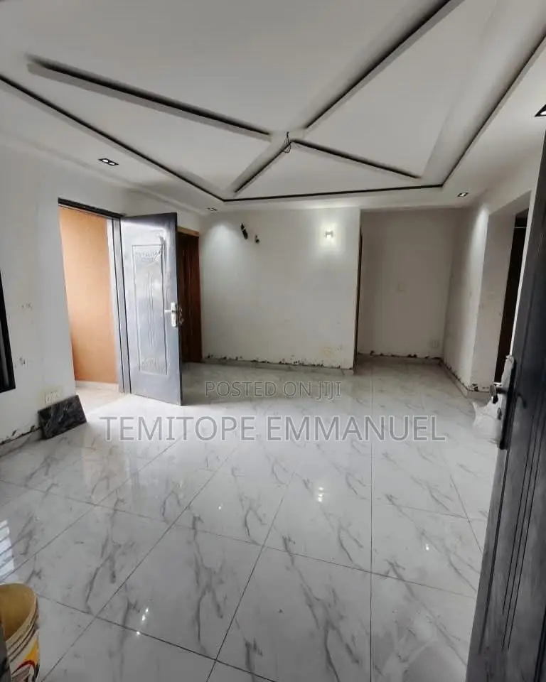 Furnished 2bdrm Apartment in Yaba for sale in Yaba