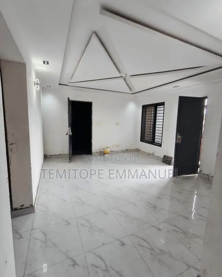 Furnished 2bdrm Apartment in Yaba for sale in Yaba