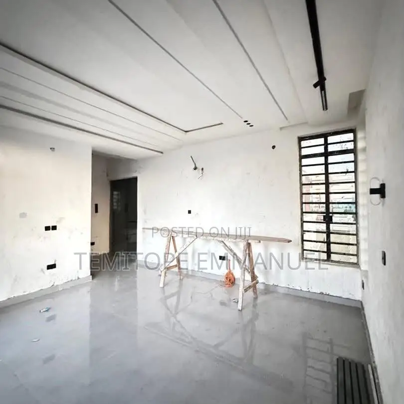 Furnished 4bdrm Duplex in Surulere for sale in Surulere