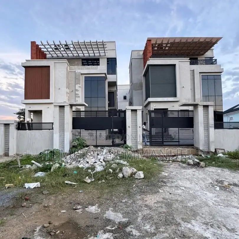 Furnished 4bdrm Duplex in Surulere for sale in Surulere