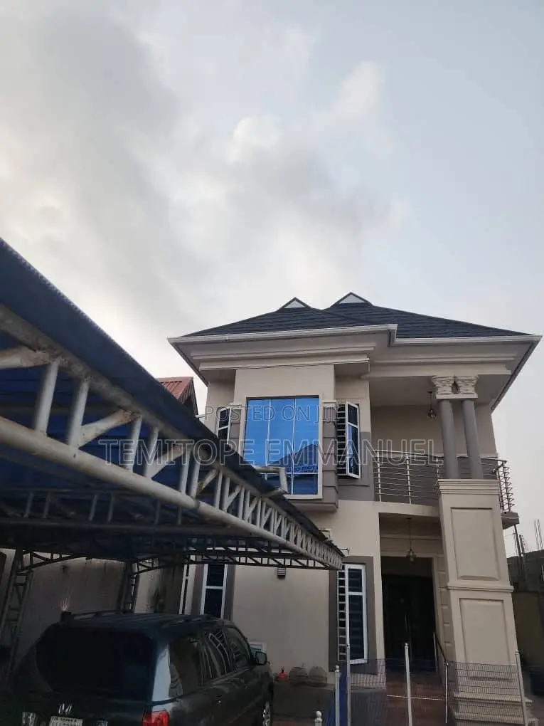 Furnished 6bdrm Duplex in Egbeda for sale in Egbeda